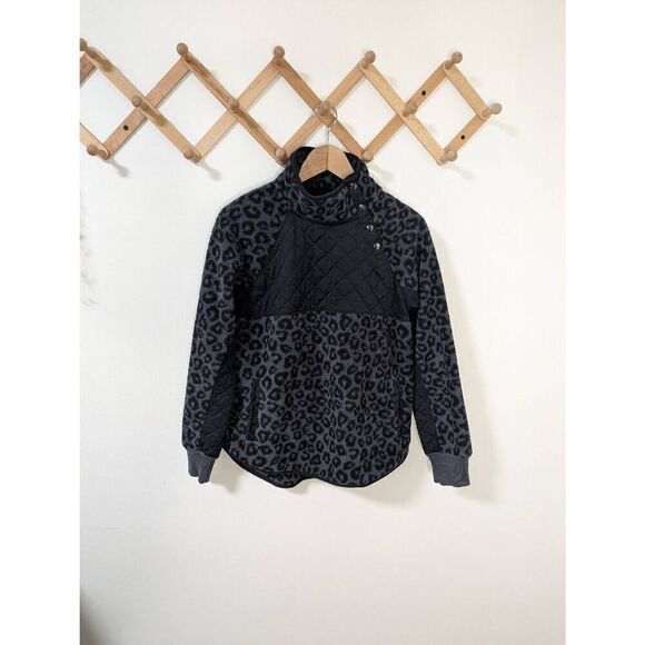 Abercrombie & Fitch Leopard Print Snap Fleece Pullover Sweater - Size M - Picture 1 of 8
